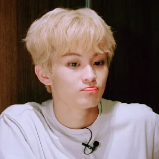 👑 emoji ʚ🎠៸៸ marklee @scweetrose ꒷꒦ Telegram sticker 21 of 25