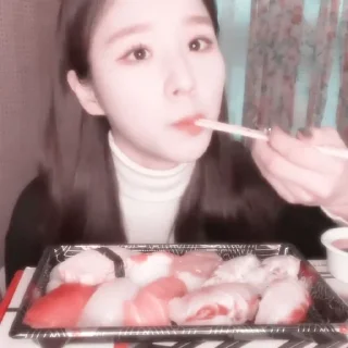 🍣 emoji @theloonaheejin ; Heejin♡ @stickerheejinrpk Telegram sticker 18 of 19