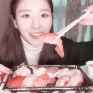 🍣 emoji @theloonaheejin ; Heejin♡ @stickerheejinrpk Telegram sticker 8 of 19