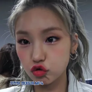 Sticker from Itzy's Yeji 2 by @L0STARIESS