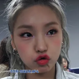 Sticker from Itzy's Yeji 2 by @L0STARIESS