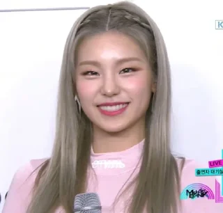 🌷 emoji Itzy's Yeji 2 by @L0STARIESS Telegram sticker 8 of 35
