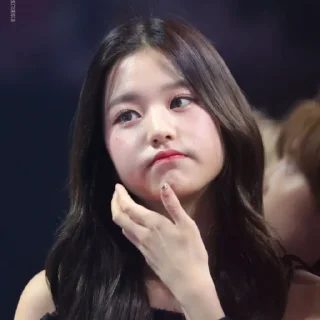😚 emoji Wonyoung - @VIOLETASA Telegram sticker 16 of 24