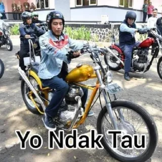 🛵 emoji Meme Telegram sticker 8 of 32