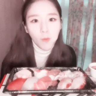🍣 emoji @theloonaheejin ; Heejin♡ @stickerheejinrpk Telegram sticker 12 of 19