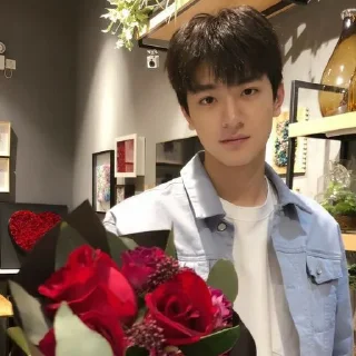 ☺️ emoji Lin Yi Telegram sticker 10 of 40