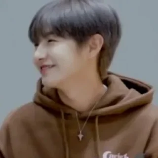 😊 emoji @iDarrean as Huang Renjun Telegram sticker 7 of 81