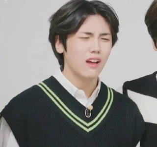 🙄 emoji Kpop meme by @hana_hoon22 Telegram sticker 19 of 93