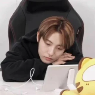 Sticker from renjun @gifrenjun