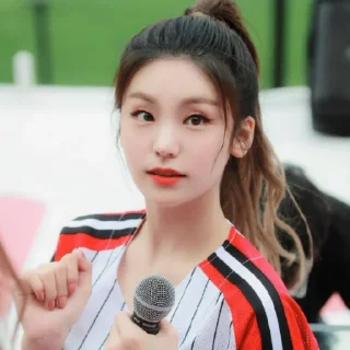 🌻 emoji ✎ᝰ┆Yeji itzy ꒰ ❛ @mengulangkisah ❜ ꒱ Telegram sticker 7 of 30