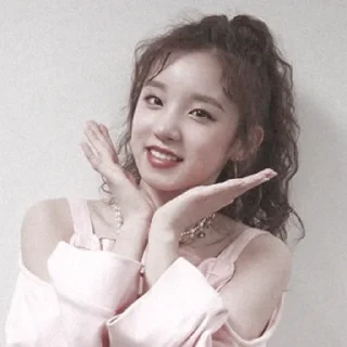 Sticker from song yuqi @araldya