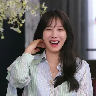Sticker from ⚘ lee ji ah ﹝ @kdramastiker ﹞