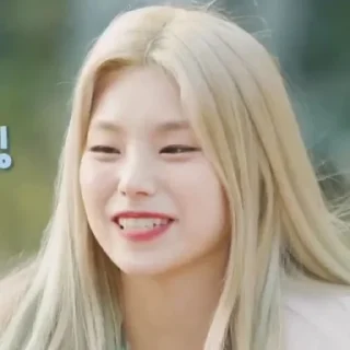 💗 emoji Yeji by @Chelseanieckkaraisland_ch Telegram sticker 23 of 58
