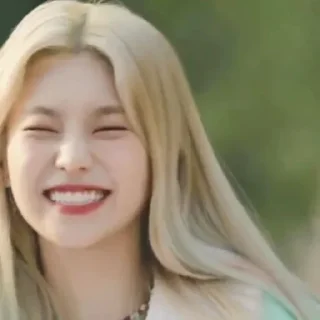 💗 emoji Yeji by @Chelseanieckkaraisland_ch Telegram sticker 17 of 58