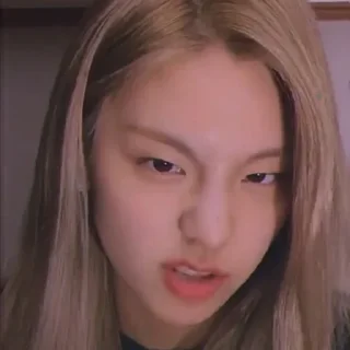 💗 emoji Yeji by @Chelseanieckkaraisland_ch Telegram sticker 8 of 58