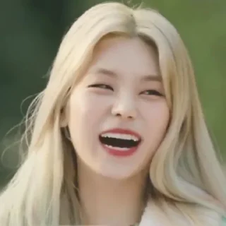 💗 emoji Yeji by @Chelseanieckkaraisland_ch Telegram sticker 14 of 58