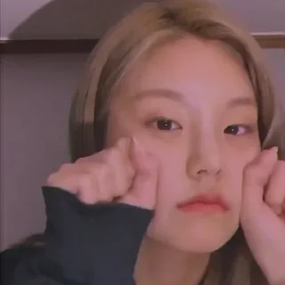 💗 emoji Yeji by @Chelseanieckkaraisland_ch Telegram sticker 10 of 58