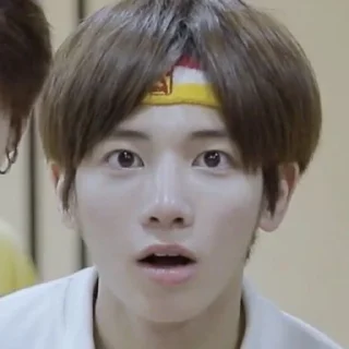 😨 emoji Gua ganteng diam Telegram sticker 15 of 27