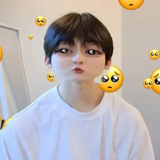 🥺 emoji ≛ 𝘴υ‌ꬻⱺⱺ @zrylly ≛ Telegram sticker 7 of 36