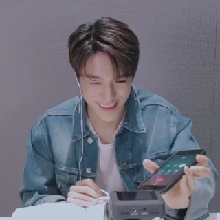 😂 emoji Lee Jeno by : @gifjenonct Telegram sticker 2 of 18