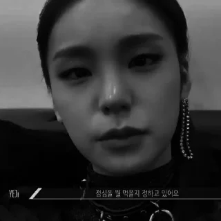 Sticker from yeji - @princesshwangg
