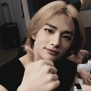 Sticker from Hyunjin, 황 ─ ✾ @Shinpoy