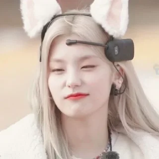 Sticker from ꔷ㆒᮫᮫ᨗ᪼͘⸼ֻ݇᠂⃟🌷 Hwang Yeji || @KIMVISUAL96