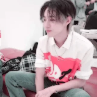 Sticker from ㅤrᥱᥒȷᥙᥒі @seanalderick