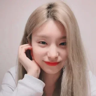 🦖 emoji ꔷ㆒᮫᮫ᨗ᪼͘⸼ֻ݇᠂⃟🌷 Hwang Yeji || @KIMVISUAL96 Telegram sticker 19 of 31