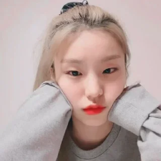 ☁️ emoji ꔷ㆒᮫᮫ᨗ᪼͘⸼ֻ݇᠂⃟🌷 Hwang Yeji || @KIMVISUAL96 Telegram sticker 5 of 31