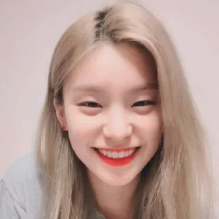 ☁️ emoji ꔷ㆒᮫᮫ᨗ᪼͘⸼ֻ݇᠂⃟🌷 Hwang Yeji || @KIMVISUAL96 Telegram sticker 10 of 31