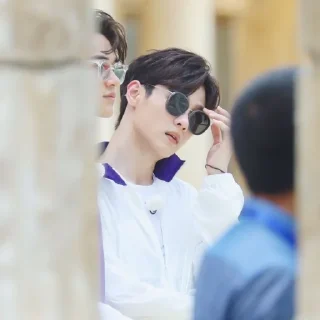 Sticker from Qian Kun @taehycng
