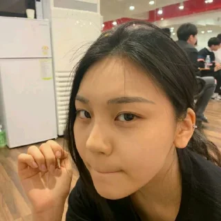 🙈 emoji Meme Gfriend by @Gfriend_Yeochin Telegram sticker 15 of 25