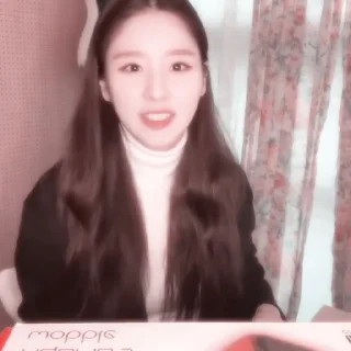 Sticker from @theloonaheejin ; Heejin♡ @stickerheejinrpk