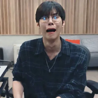 😭 emoji Doyoung Random @iPacarJaehyun Telegram sticker 15 of 35