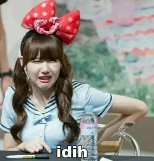 🙈 emoji Meme Gfriend by @Gfriend_Yeochin Telegram sticker 2 of 25