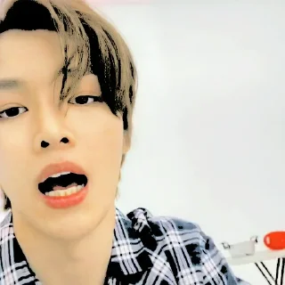 ՙ ☁️ ៸៸ Sυngchαn ˚◞ 𖢷͎ @GUMMIEOFC