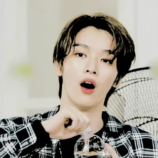 ՙ ☁️ ៸៸ Sυngchαn ˚◞ 𖢷͎ @GUMMIEOFC