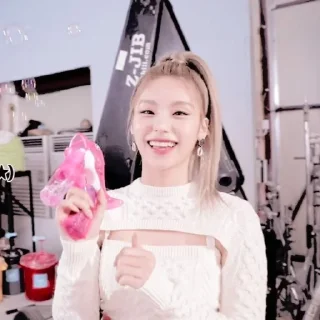 ˖ ★ 🍓 yeji @indomiecs︐