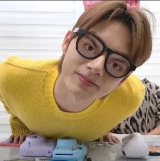 🤔 Seventeen right here, стікер Telegram 12 з 44