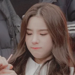 🙁 Heejin by 🥑, стикер Telegram 6 из 15