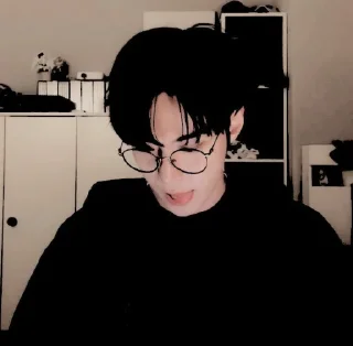 😼。𔘓 kim doyouñg @KEYZNTH
