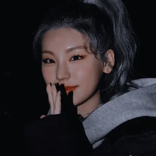 💸 yeji dark by @O97SKLNE, sticker Telegram 17 sur 25