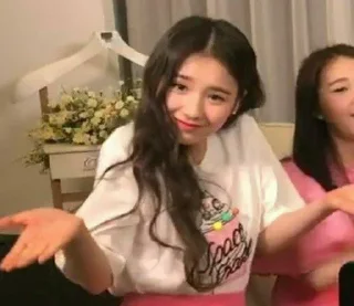 🤷‍♀️ Heejin @Bitnaslva, стікер Telegram 23 з 47