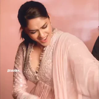 🌟 Mrunal Thakur 1, Telegram sticker 12 of 25