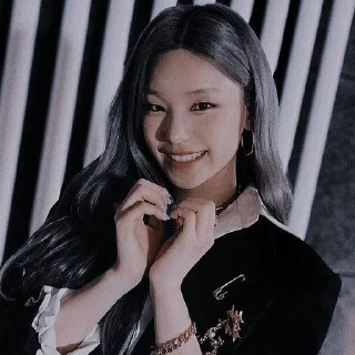 yeji itzy dark by @Celineatha @RAYN_JAR
