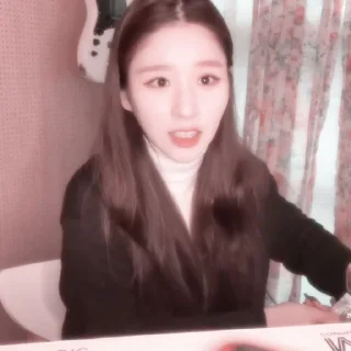 @theloonaheejin ; Heejin♡ @stickerheejinrpk