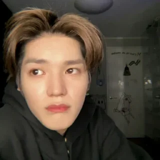 🛹 Theiro @taeyonghour, sticker Telegram 19 sur 90