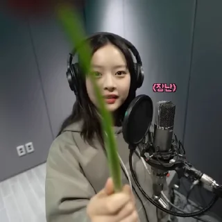 🍀 'Cool With You' & 'ETA' Recording Behind🎤 @NWJNSSTICKER, стікер Telegram 14 з 34