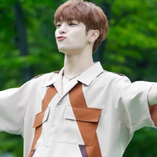 🐻 KIM WOOJIN x @ESAPUMPKINS, sticker Telegram 15 sur 30